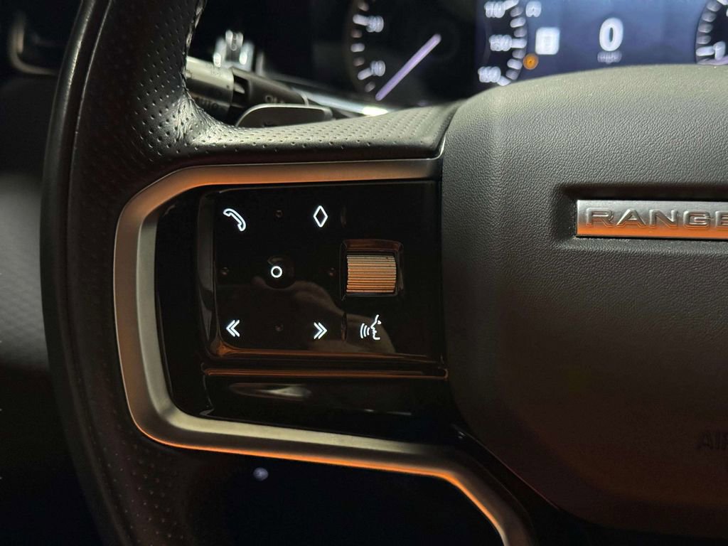 Used 2022 Land Rover Range Rover Evoque R-Dynamic S image 9