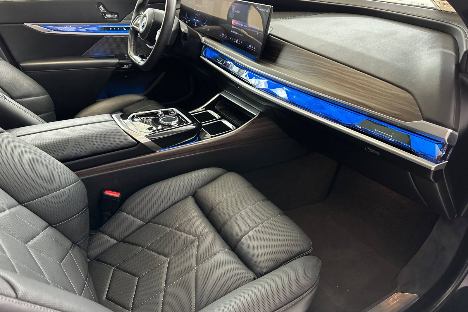 Certified 2024 BMW i7 xDrive60 AWD/4WD image 33