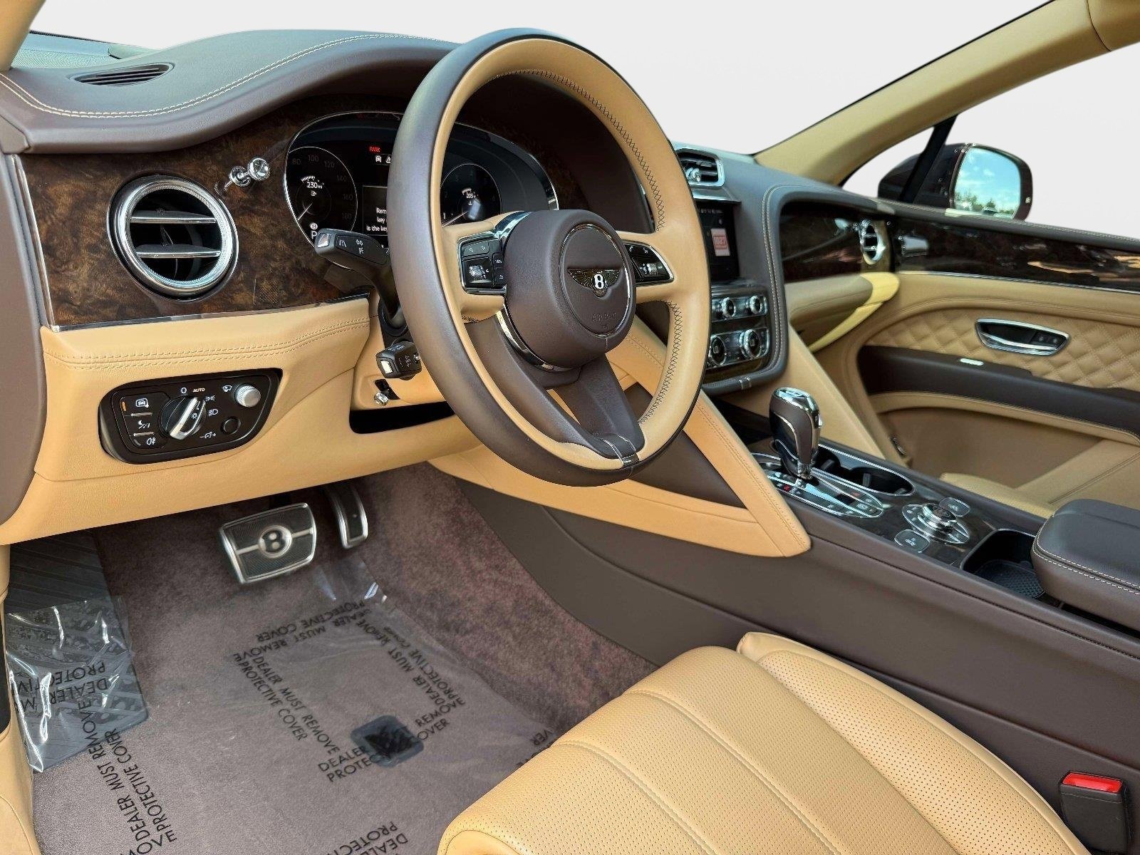 Used 2022 Bentley Bentayga image 45