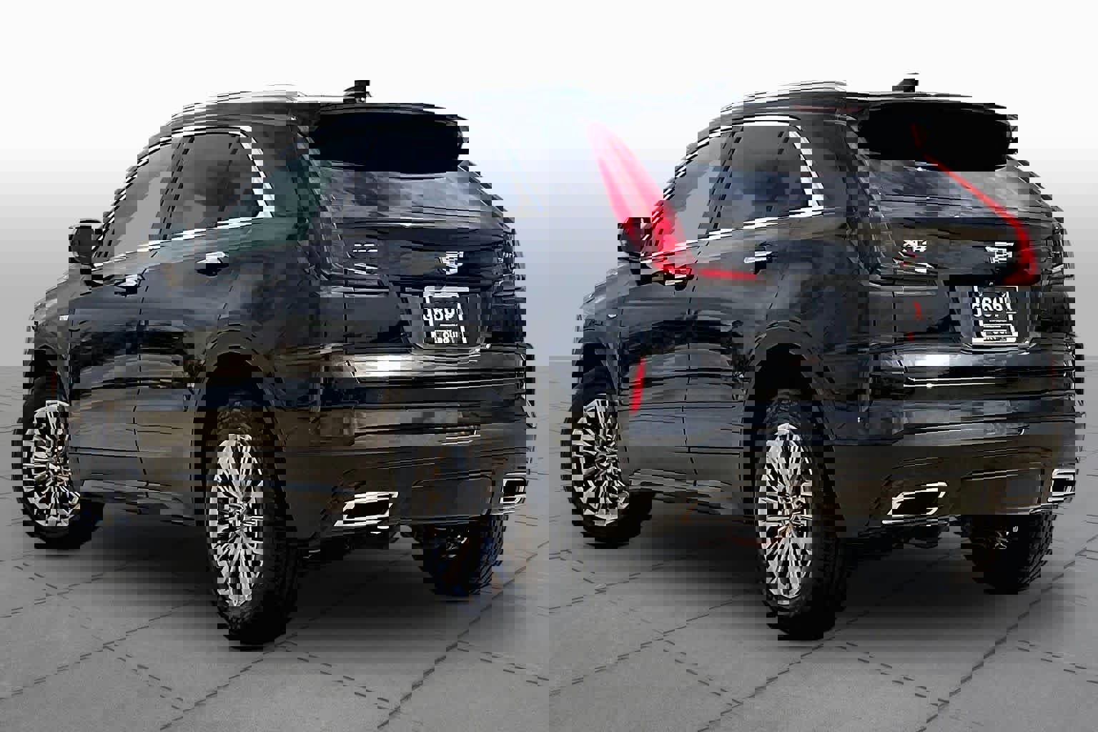 Used 2024 Cadillac XT4 Premium Luxury image 12