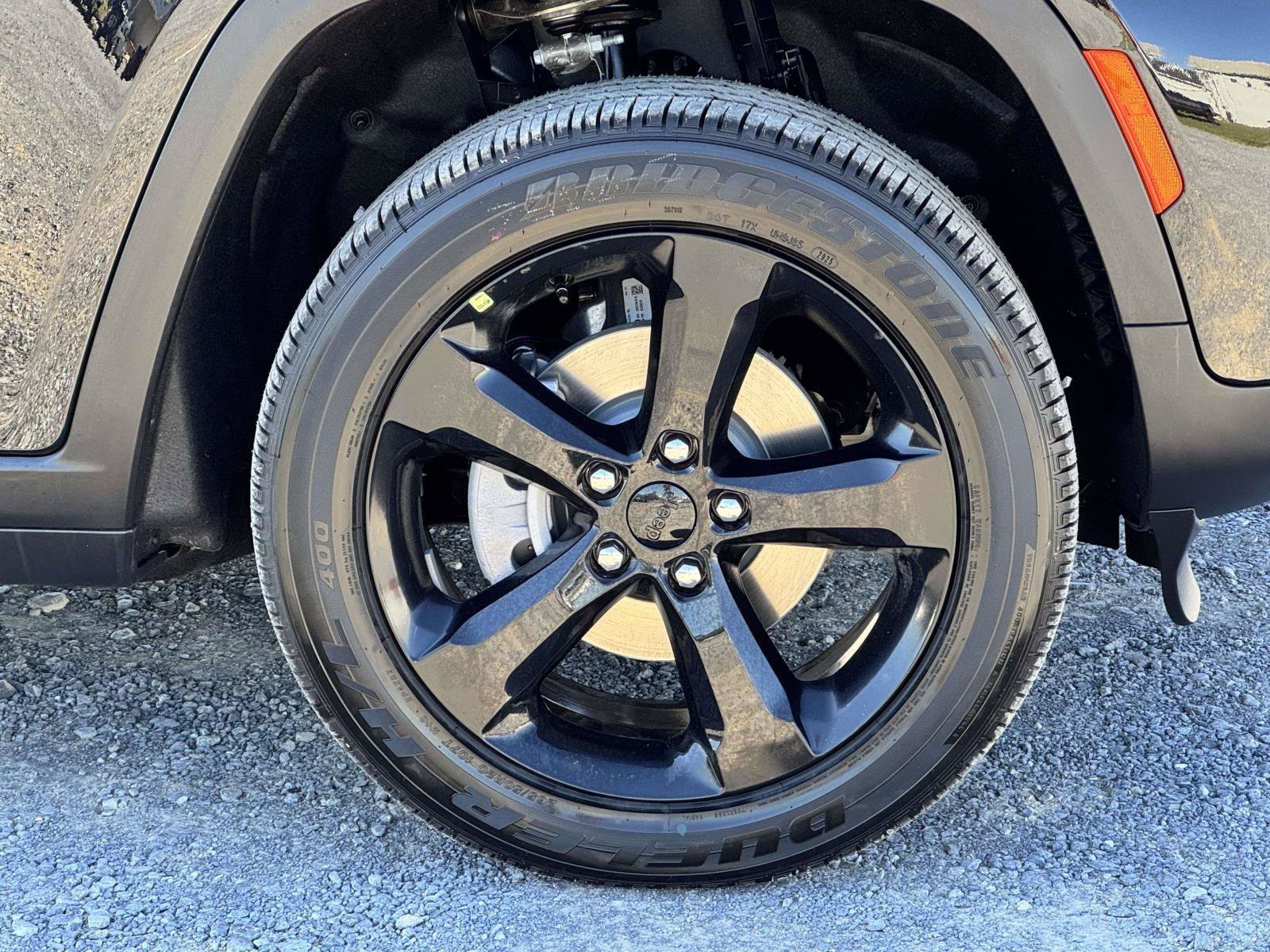 New 2025 Jeep Grand Cherokee Altitude AWD/4WD image 24