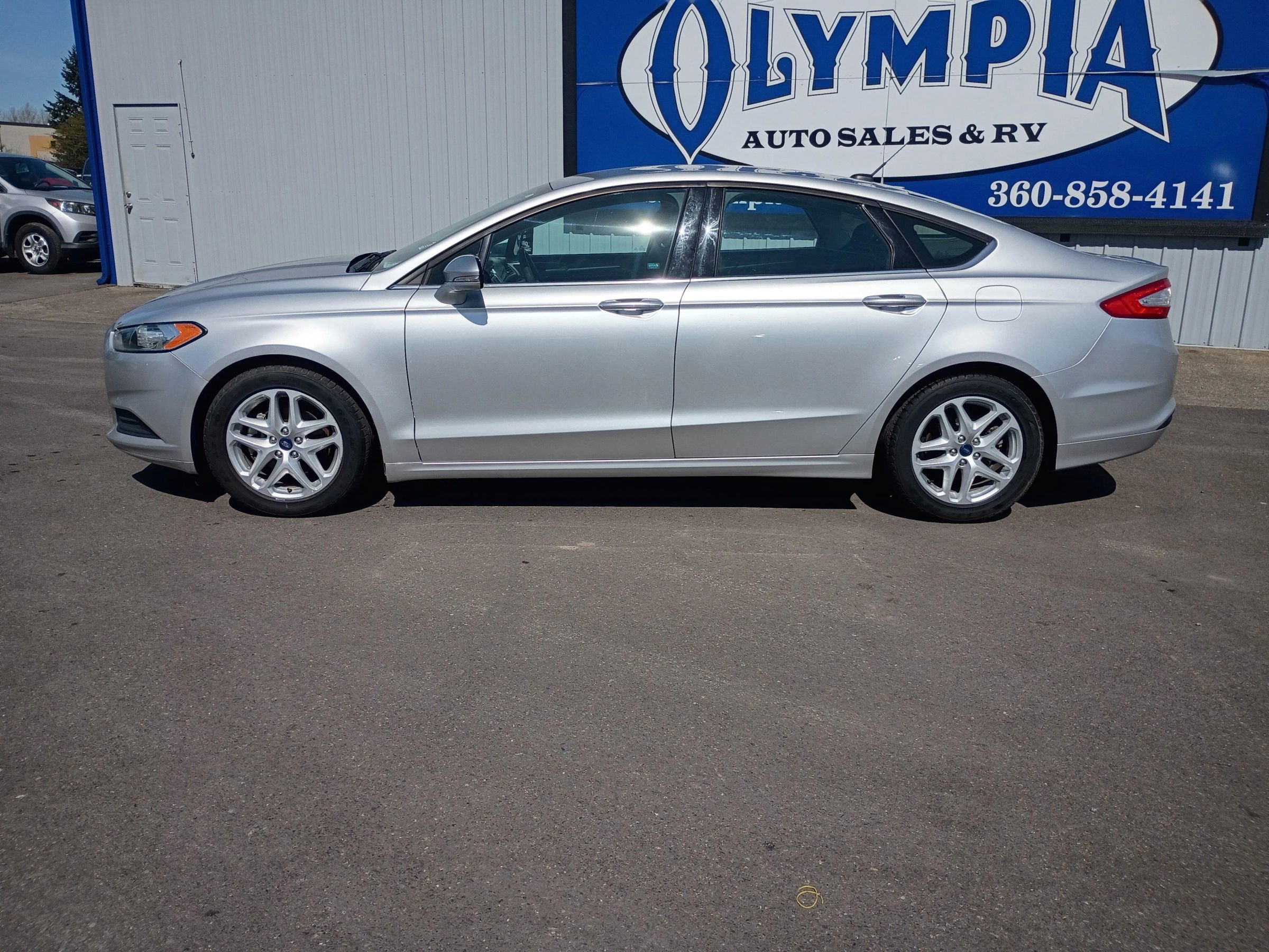 Used 2014 Ford Fusion SE image 2