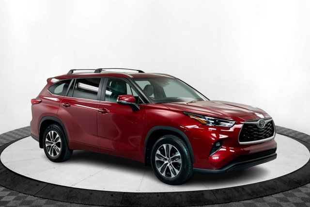 Used 2023 Toyota Highlander XLE image 7