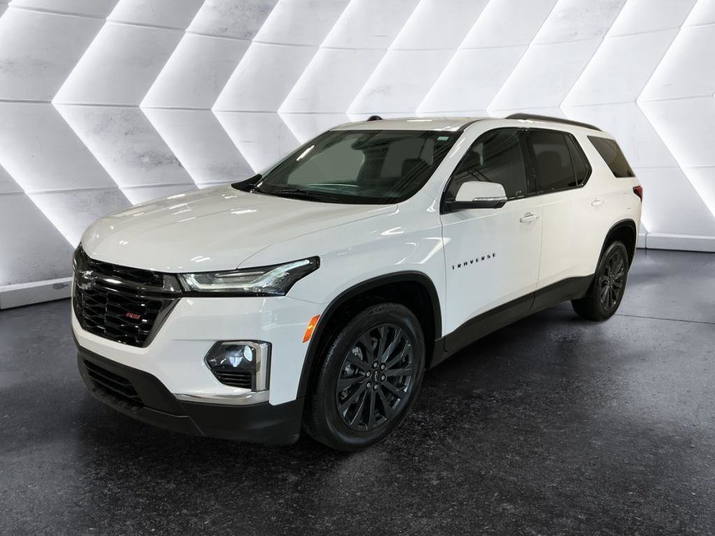 Used 2023 Chevrolet Traverse RS image 2