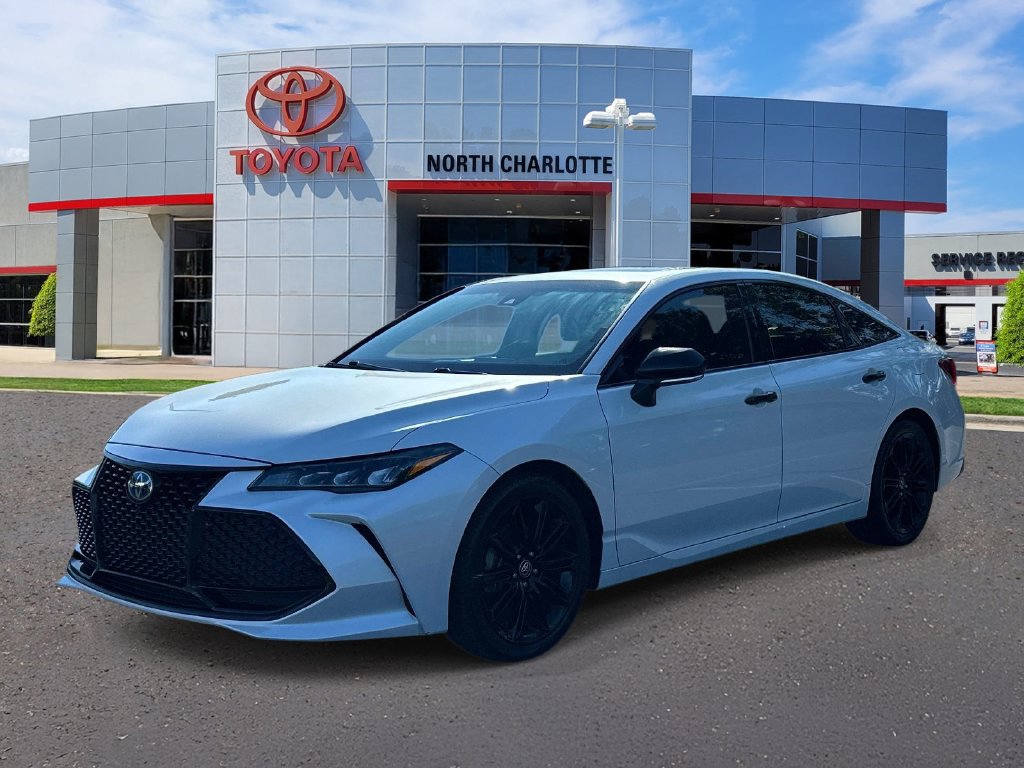 Used 2022 Toyota Avalon XSE FWD image 4