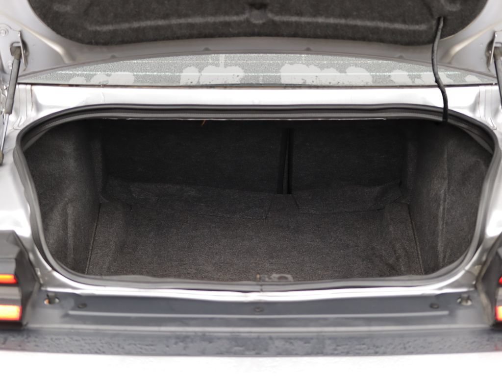 Used 2016 Dodge Challenger SXT RWD image 24