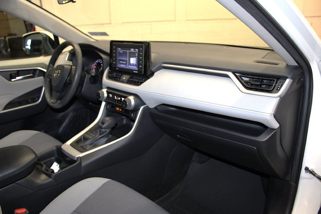 Used 2021 Toyota RAV4 XLE AWD/4WD image 26