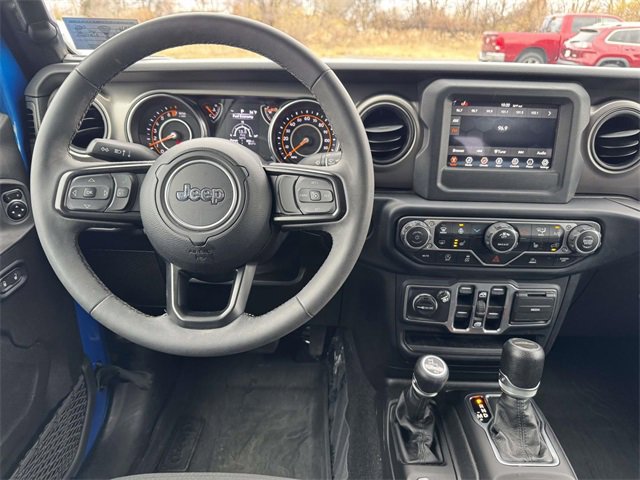 Used 2023 Jeep Gladiator Sport image 2