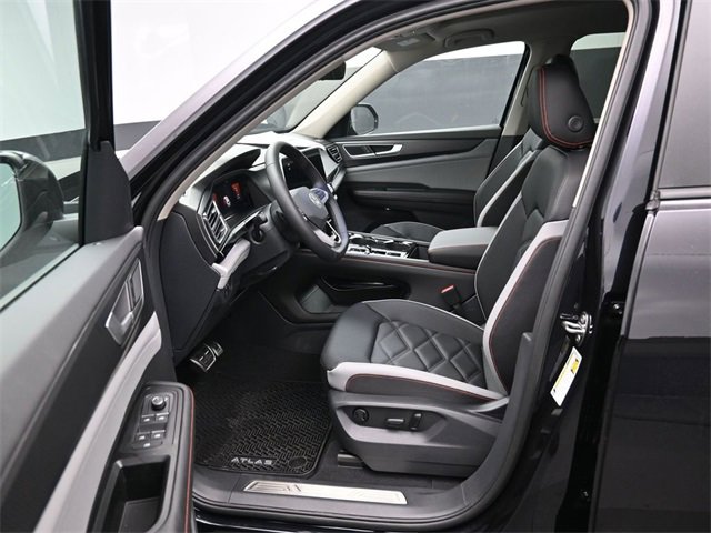 New 2026 Volkswagen Atlas Peak Edition image 9