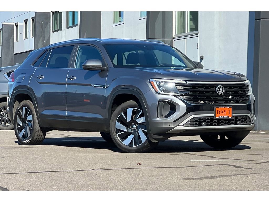 Used 2024 Volkswagen Atlas Cross Sport SE image 2