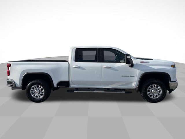 Used 2024 Chevrolet Silverado 2500 LT AWD/4WD image 5