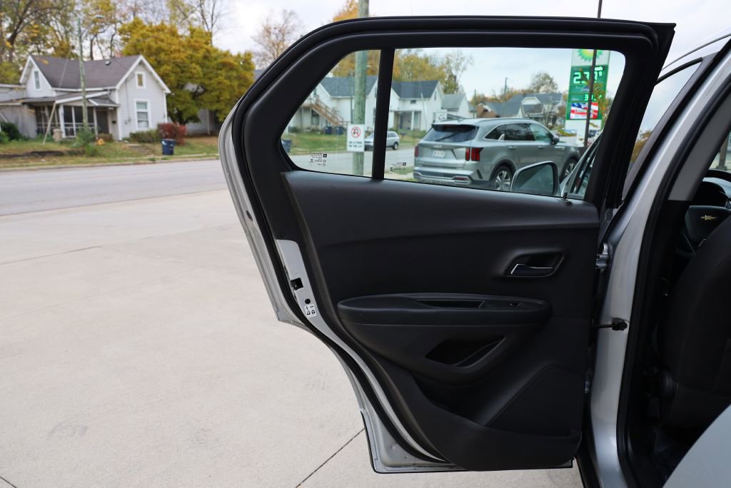 Used 2017 Chevrolet Trax LS FWD image 17