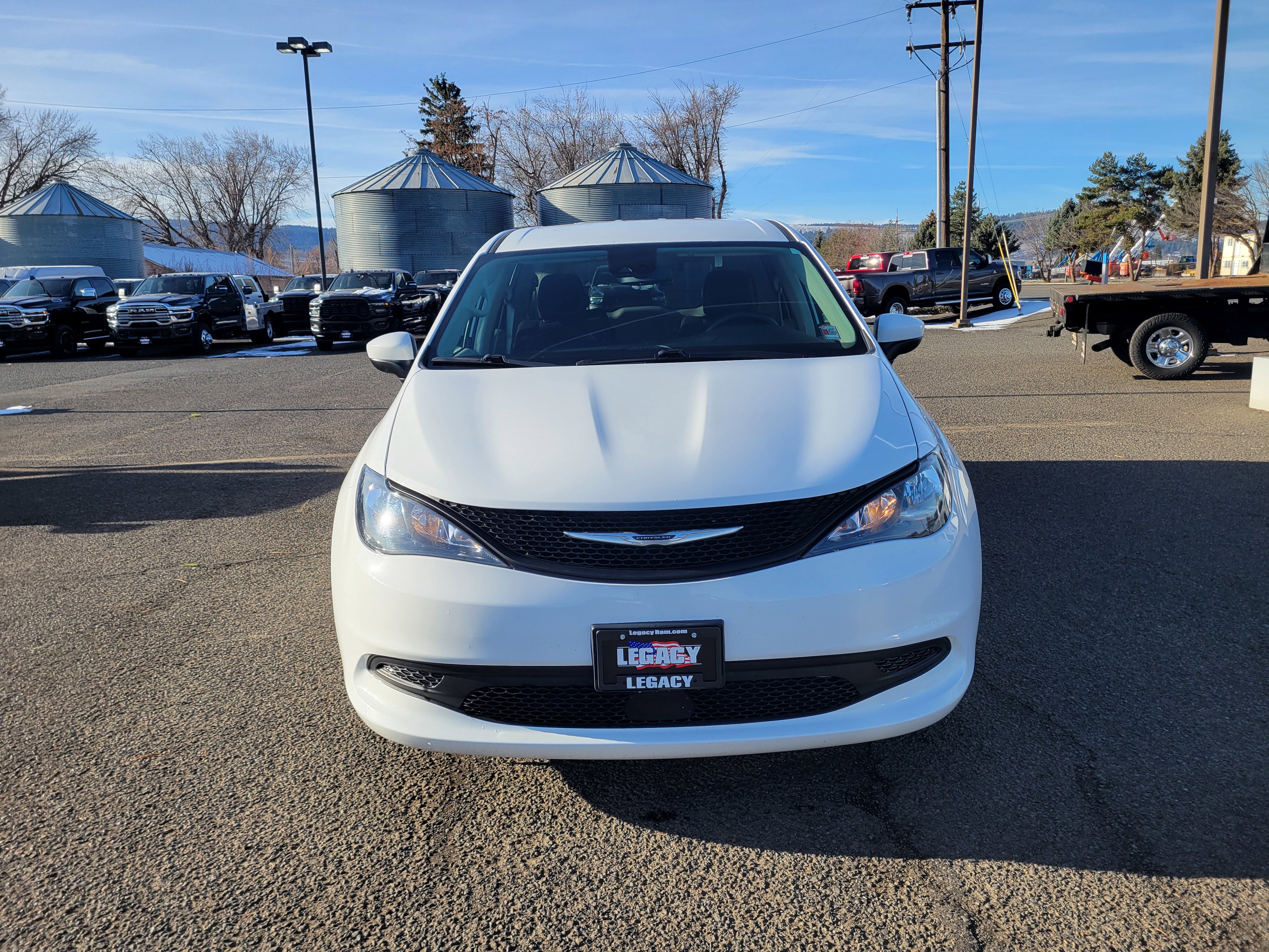 Used 2023 Chrysler Voyager LX image 13