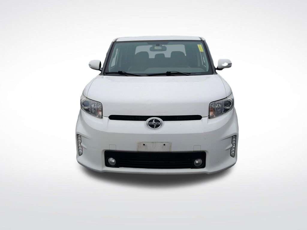 Used 2015 Scion xB image 2