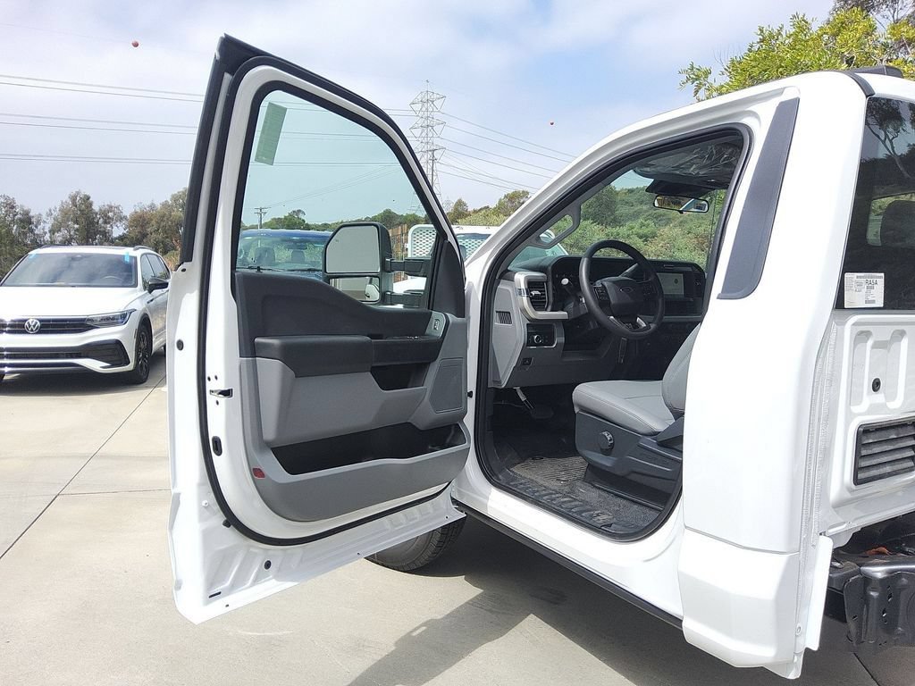 New 2026 Ford F350 XL w/ XL Chrome Package RWD image 5