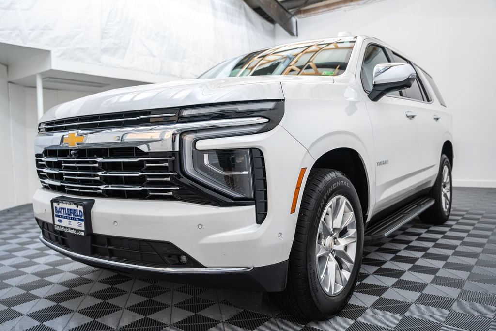 Used 2025 Chevrolet Tahoe Premier AWD/4WD image 3