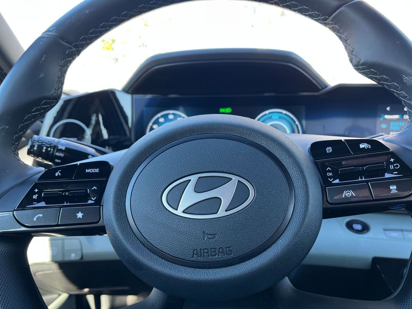 Used 2025 Hyundai Elantra Limited image 28