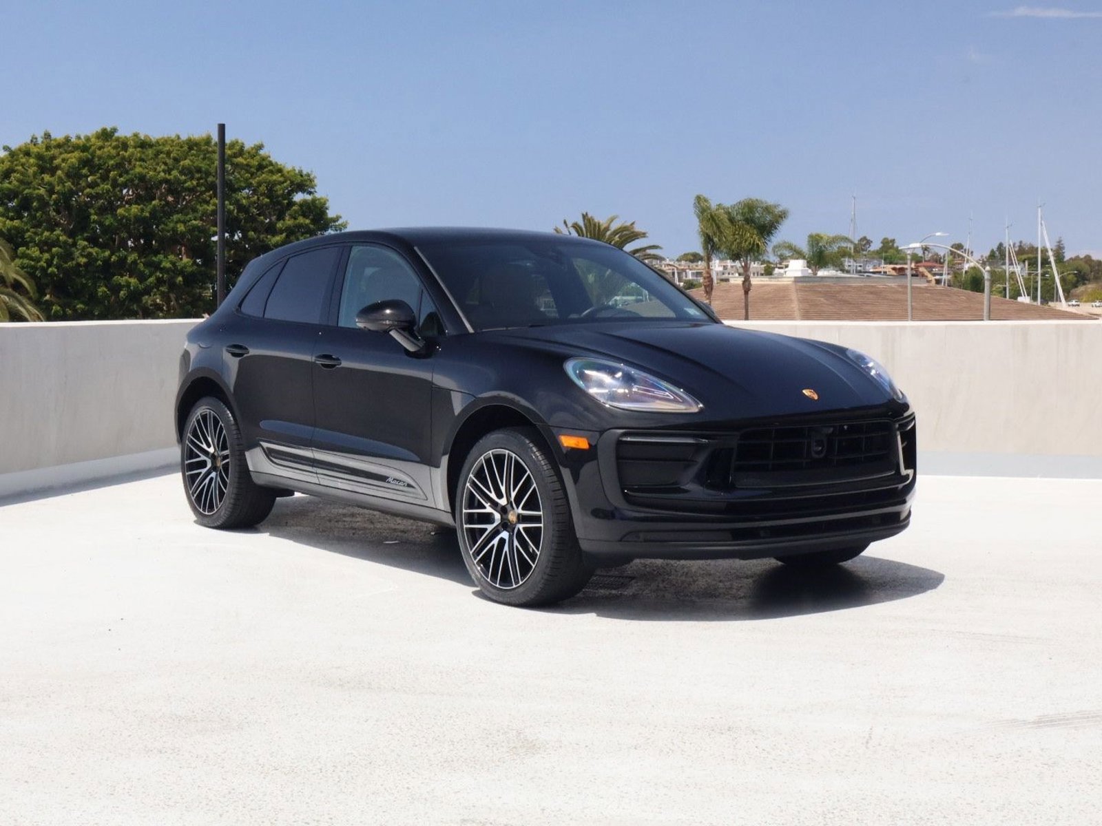 Certified 2025 Porsche Macan AWD/4WD image 7