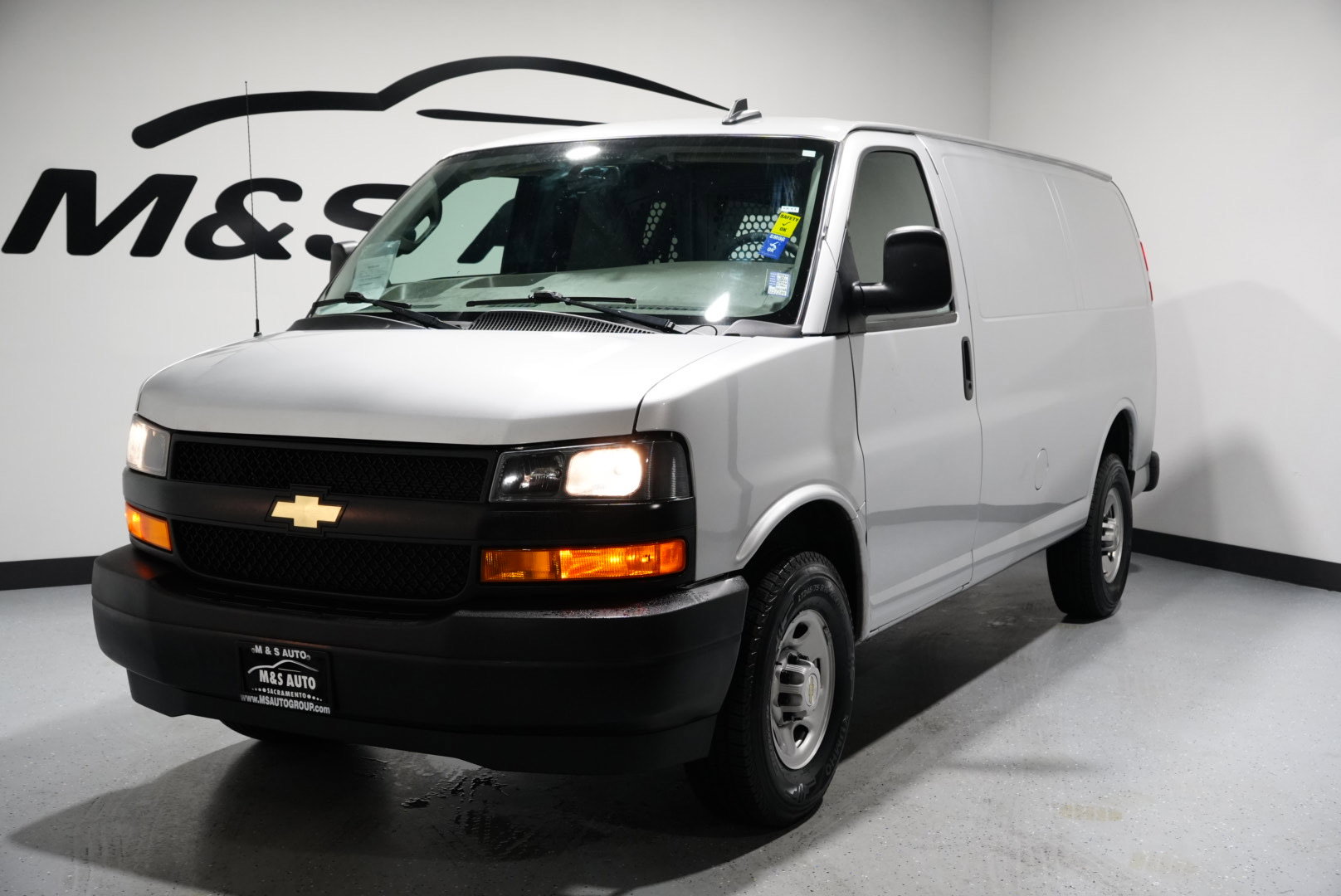 Used 2024 Chevrolet Express 2500 w/ Driver Convenience Package image 3