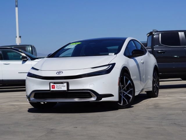 Used 2024 Toyota Prius Prime Premium FWD image 3