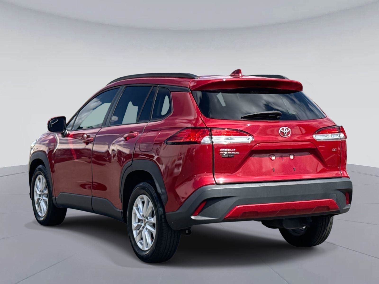 Used 2023 Toyota Corolla Cross LE w/ Moonroof Package image 5