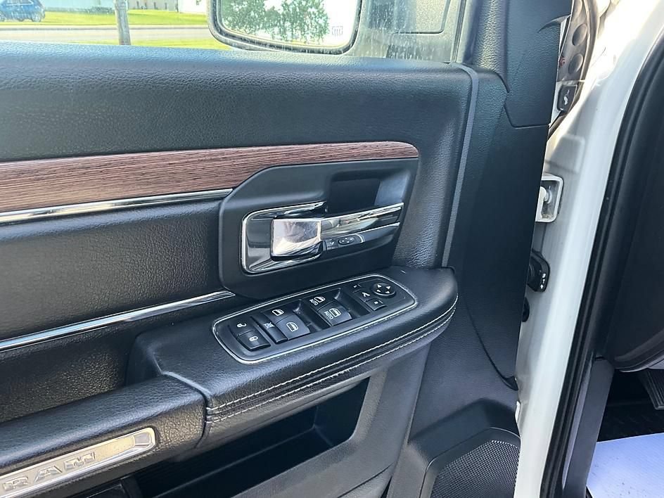 Used 2018 RAM 1500 Laramie w/ Convenience Group AWD/4WD image 14