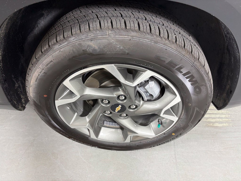 Used 2025 Chevrolet Trax LT FWD image 10
