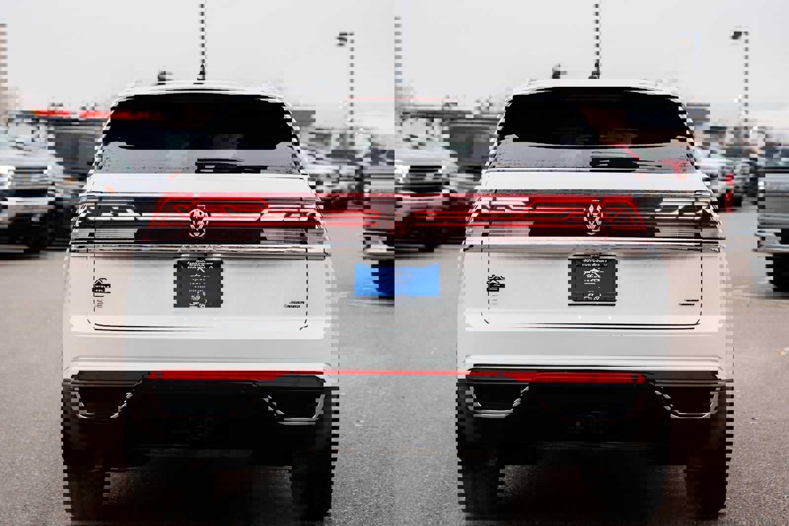 Used 2024 Volkswagen Atlas Cross Sport SE image 3