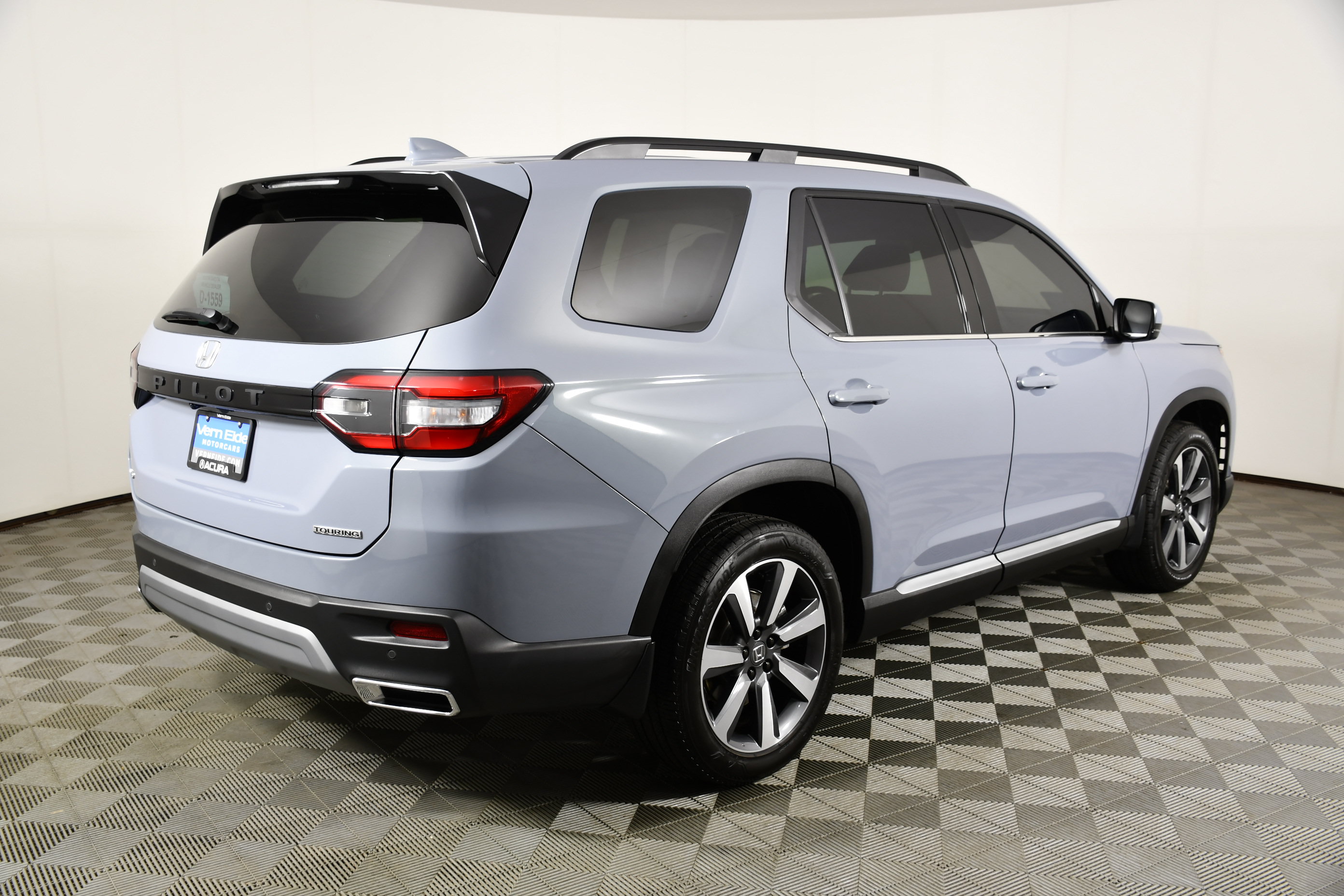 Used 2025 Honda Pilot Touring image 6