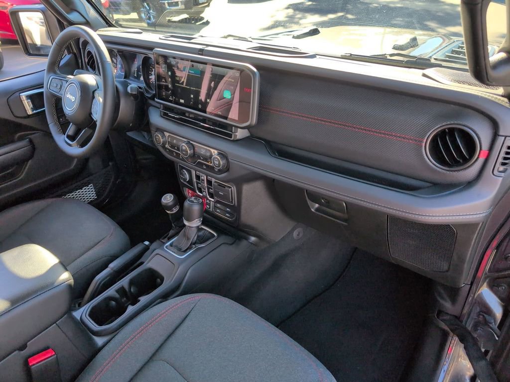 Used 2025 Jeep Wrangler Unlimited Rubicon w/ Convenience Group image 32