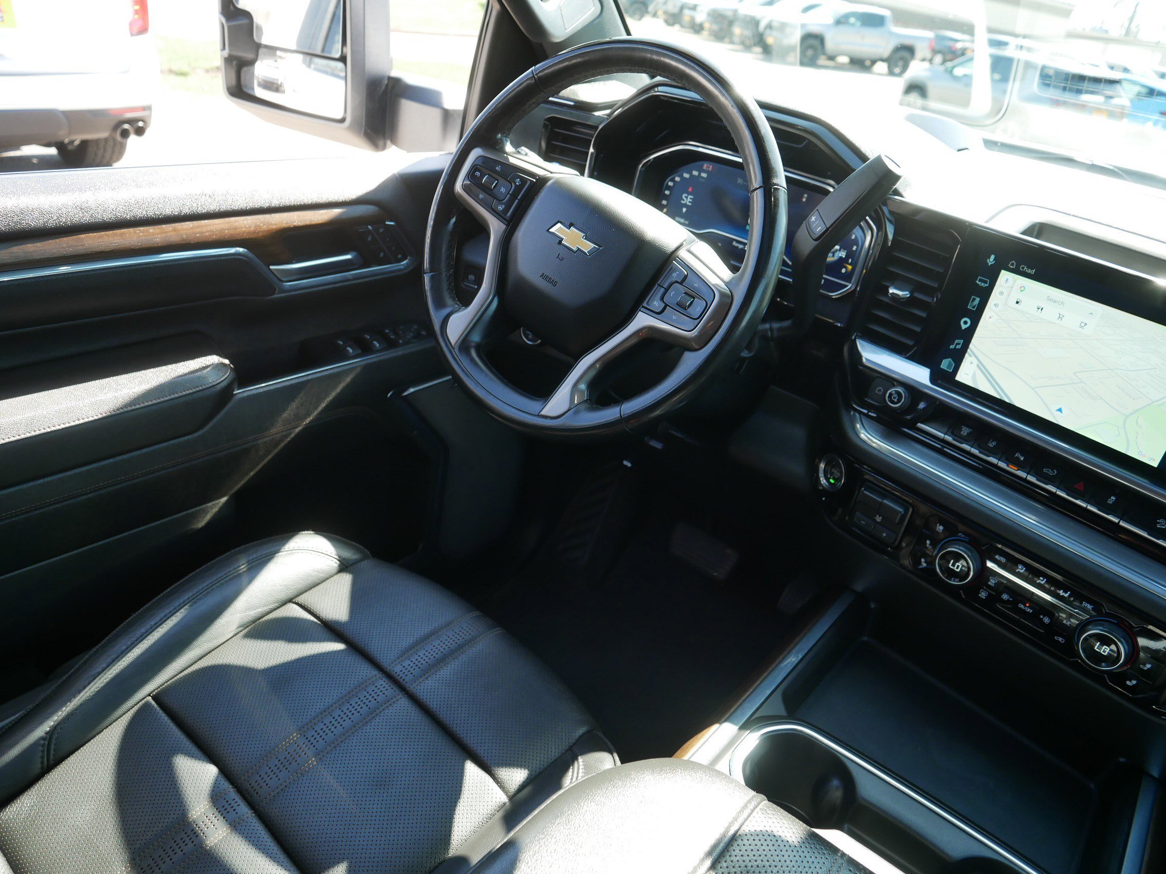 Used 2024 Chevrolet Silverado 2500 High Country w/ Technology Package AWD/4WD image 9
