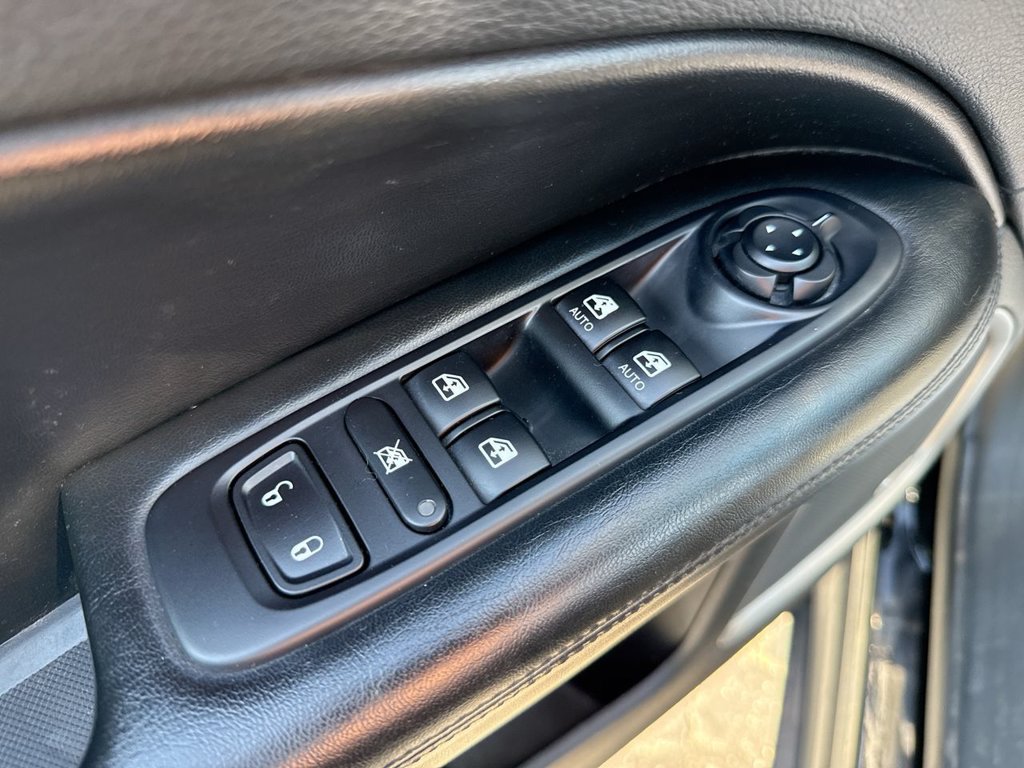 Used 2021 Jeep Compass Latitude w/ Sun and Sound Group AWD/4WD image 13