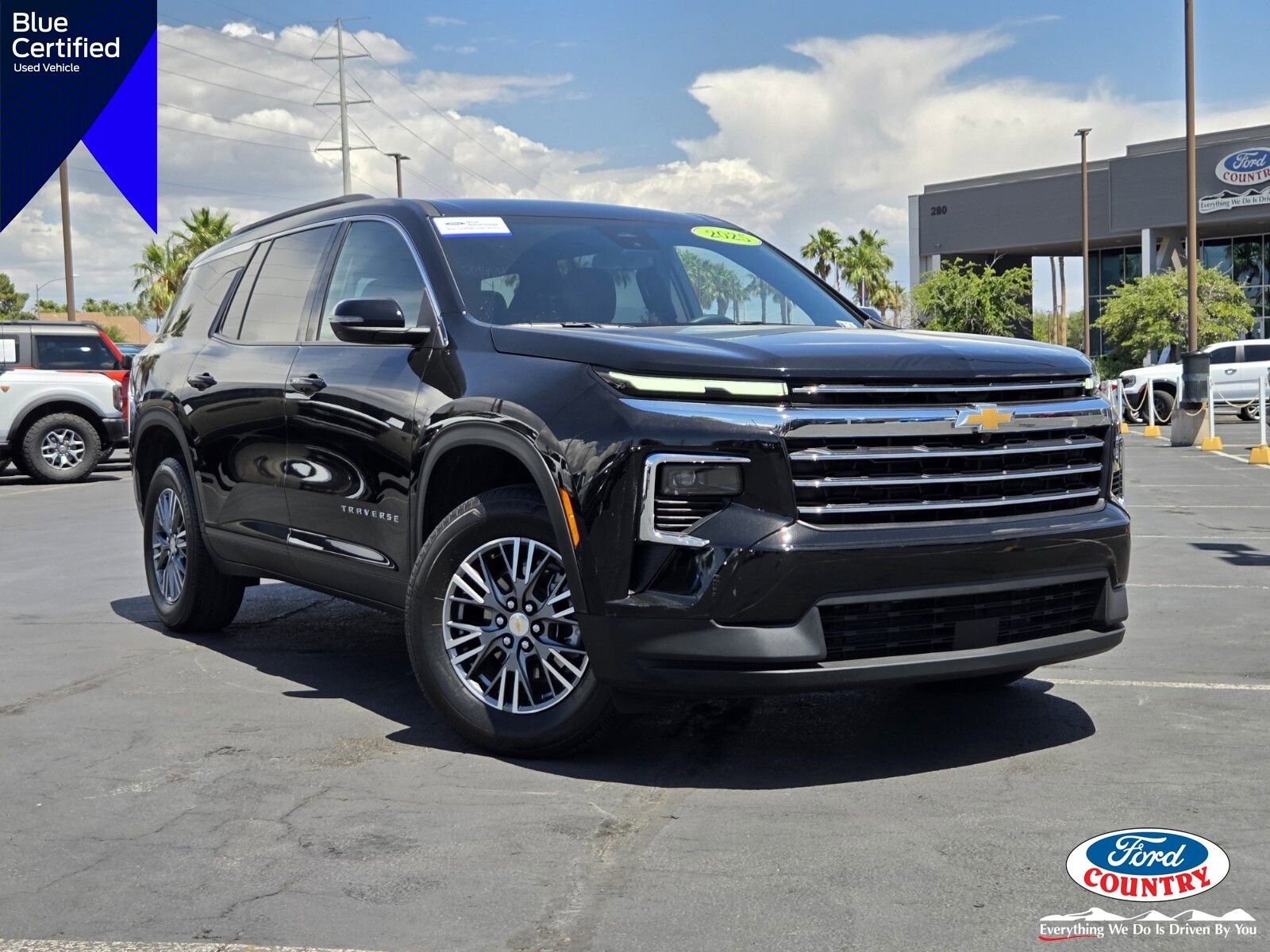 Used 2025 Chevrolet Traverse LT