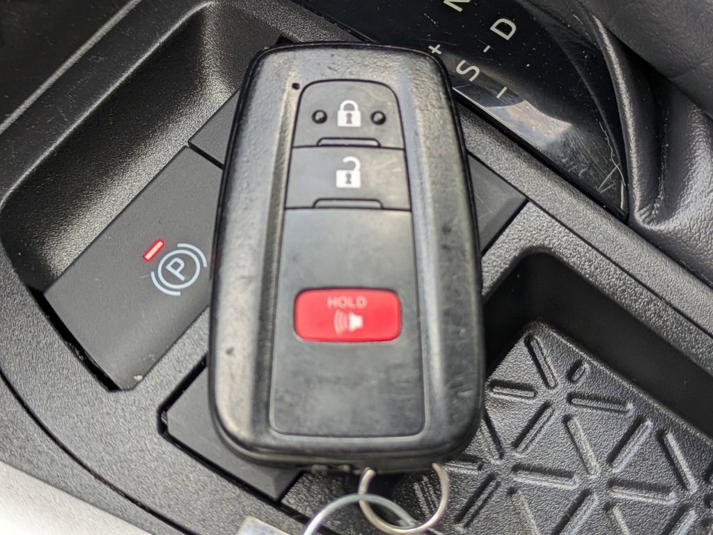 Used 2024 Toyota RAV4 XLE image 28