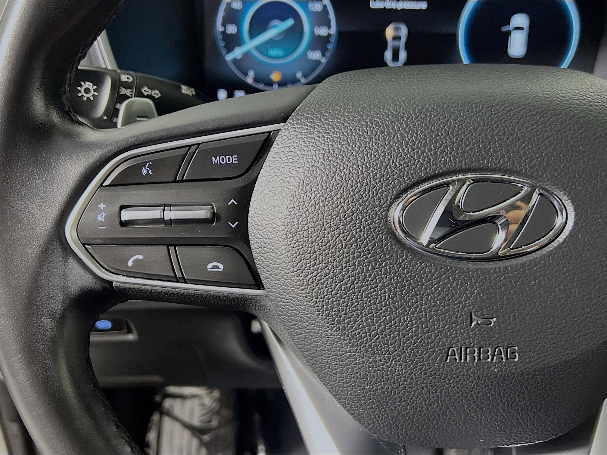 Used 2023 Hyundai Santa Fe SEL w/ Premium Package image 19