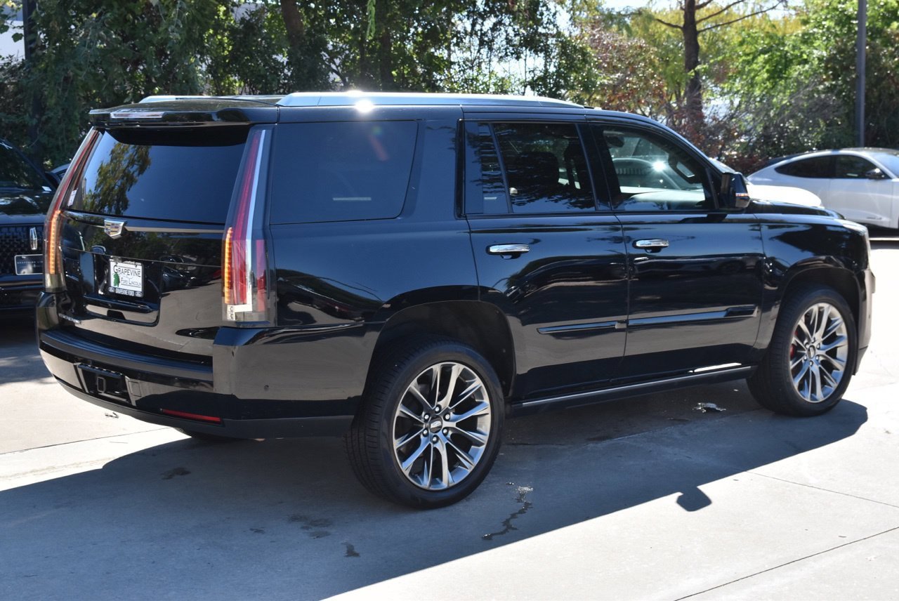 Used 2019 Cadillac Escalade Premium Luxury w/ Escalade Sport Edition AWD/4WD image 7