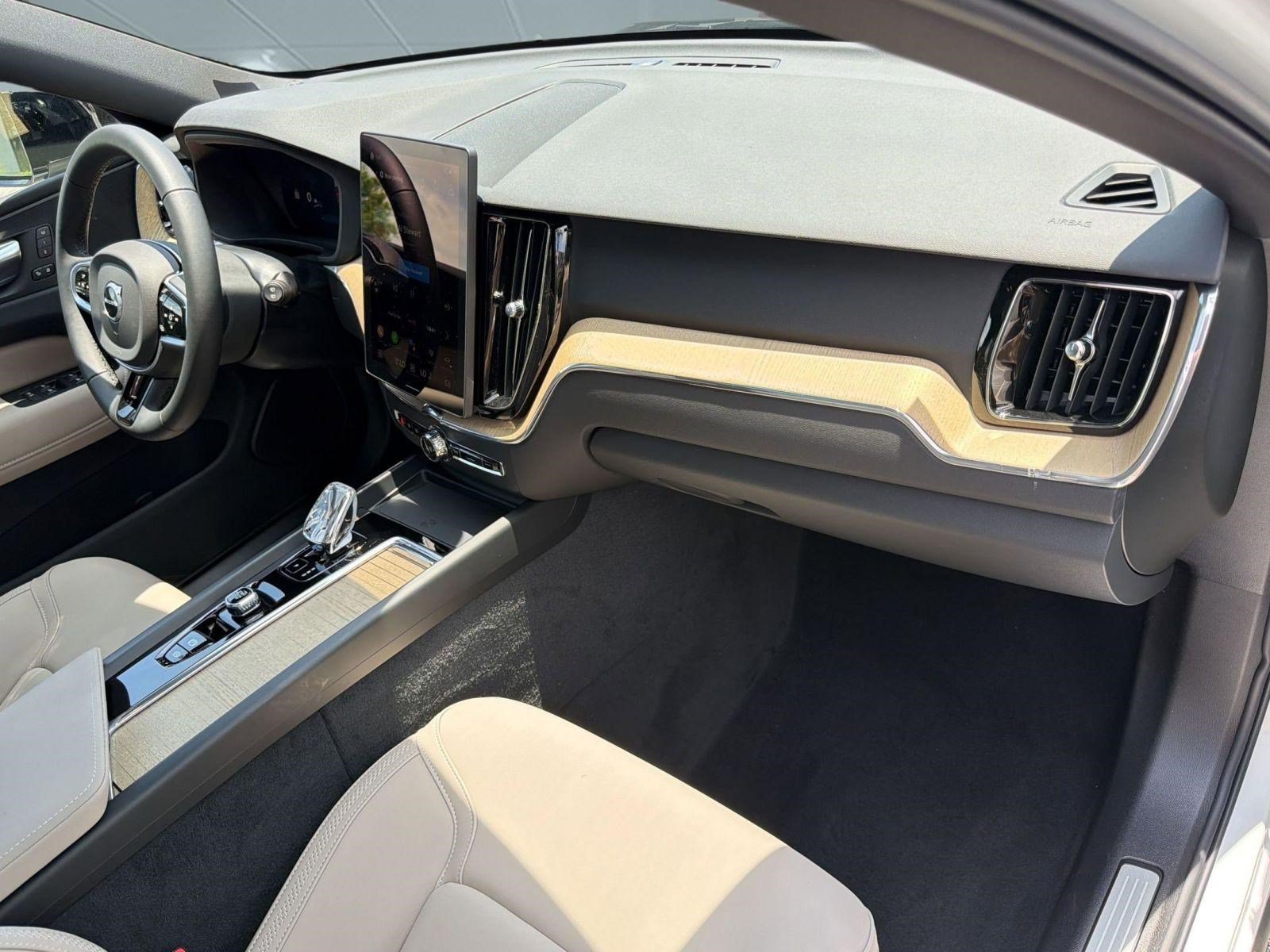 New 2026 Volvo XC60 B5 Plus w/ Climate Package PRO AWD/4WD image 31
