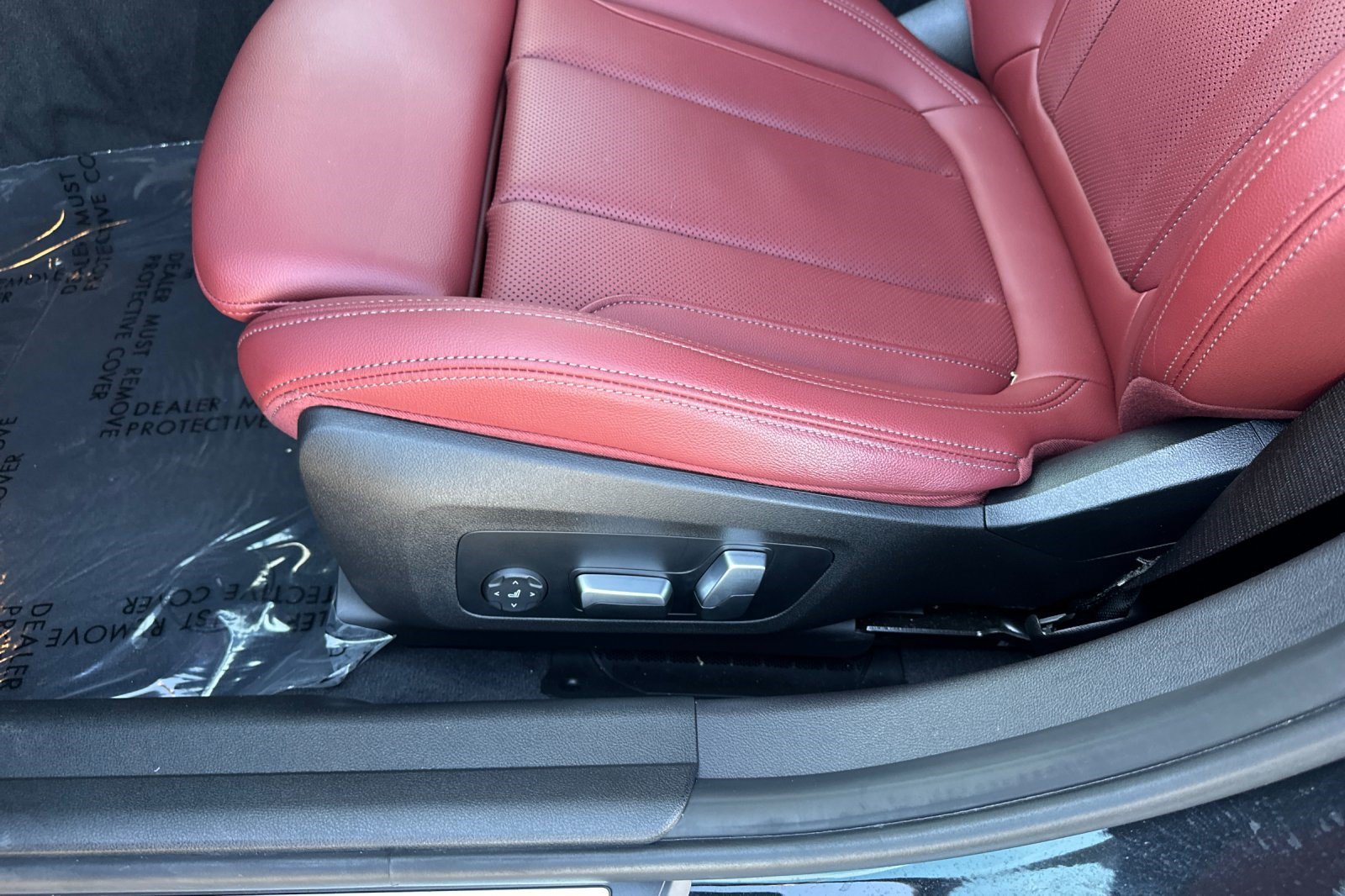 Certified 2023 BMW 330i Sedan w/ Premium Package RWD image 15