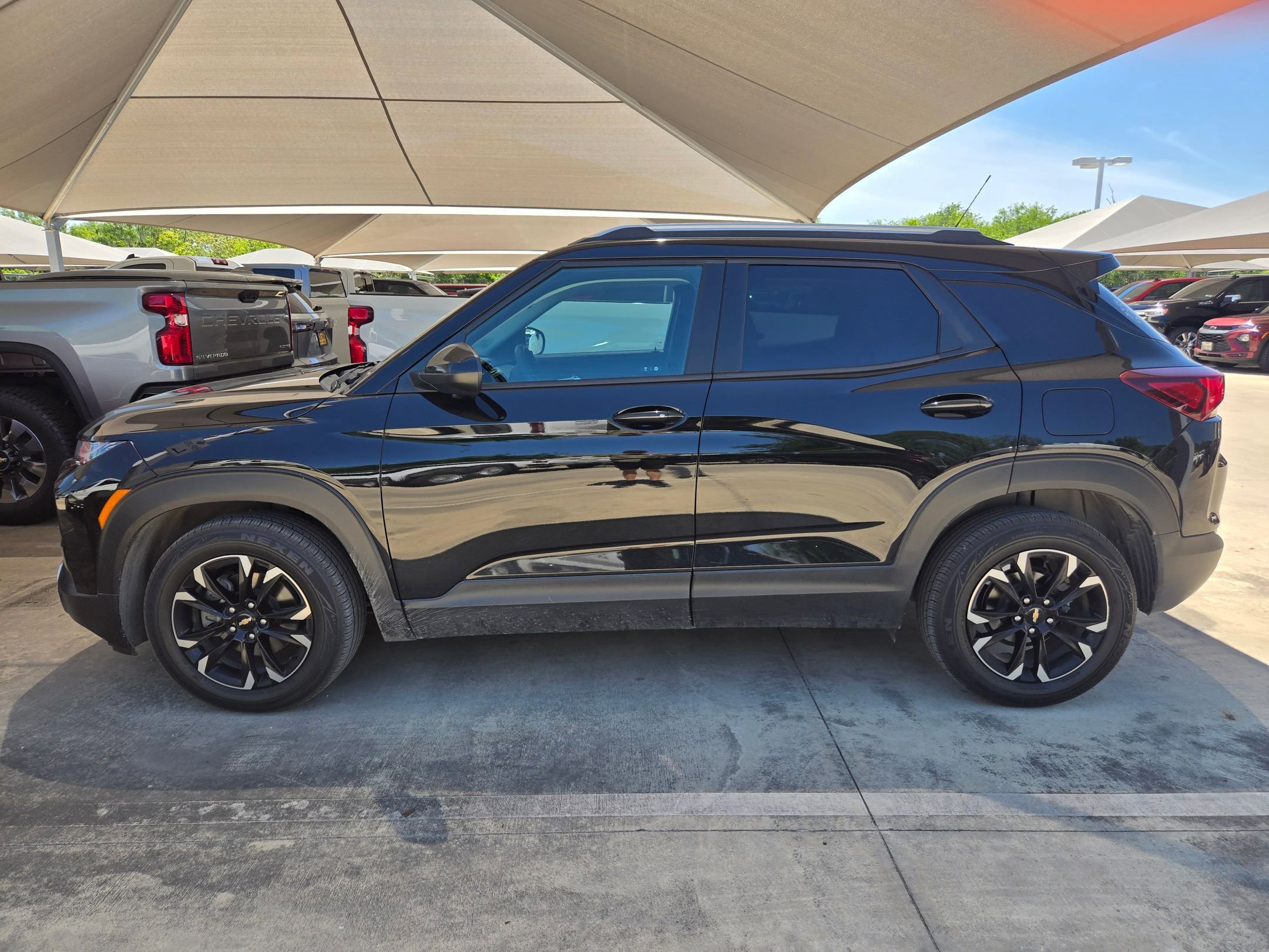 Certified 2021 Chevrolet TrailBlazer LT w/ Driver Confidence Package FWD image 4