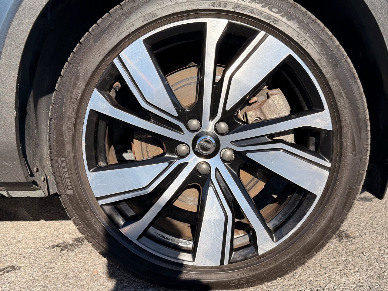 Used 2022 Volvo XC40 P8 Recharge Plus image 7