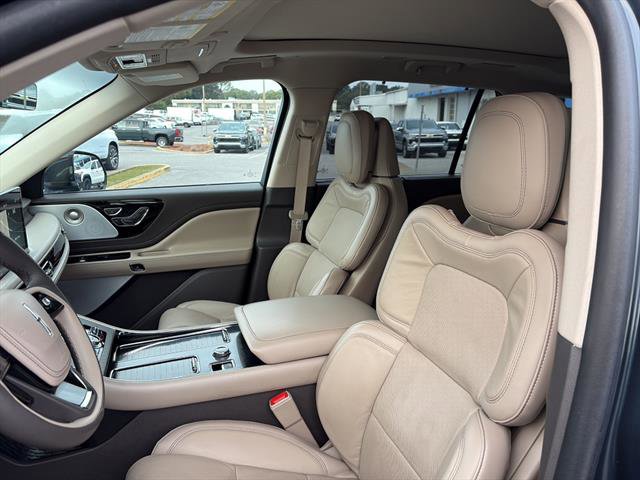 Used 2021 Lincoln Aviator Reserve w/ Equipment Group 202A image 15
