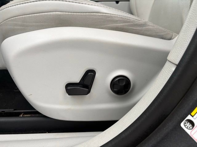 Used 2019 Jeep Cherokee Limited FWD image 13