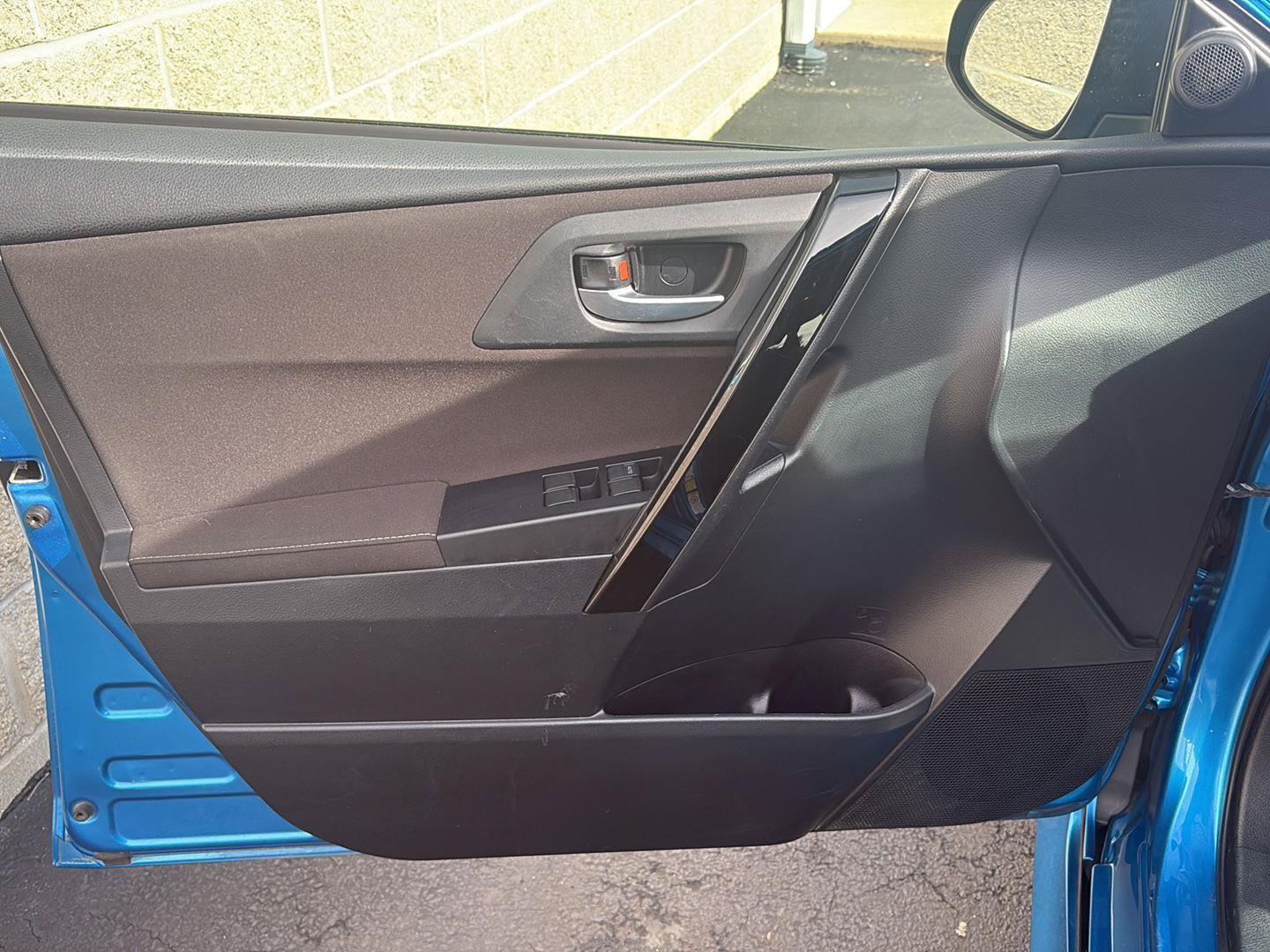 Used 2018 Toyota Corolla iM w/ Carpet Mat Package (TMS) FWD image 4