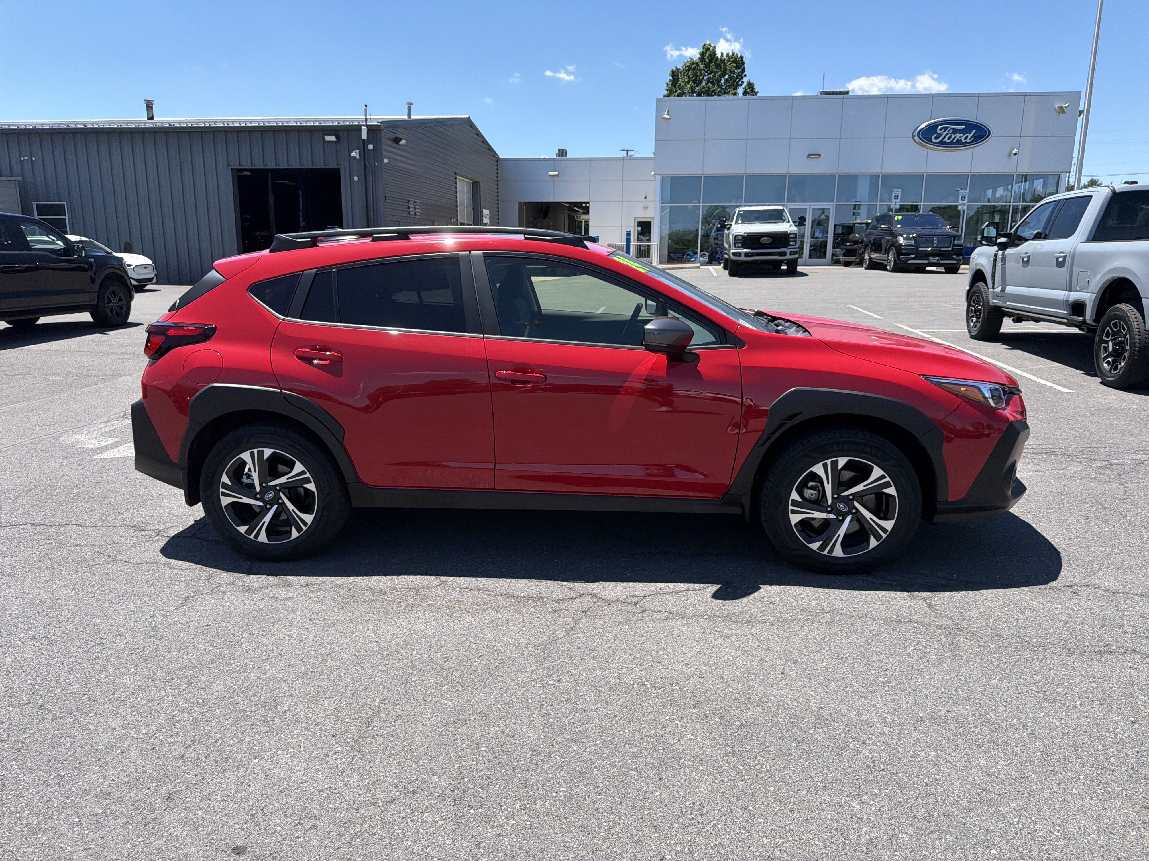 Used 2024 Subaru Crosstrek 2.0i Premium AWD/4WD image 2