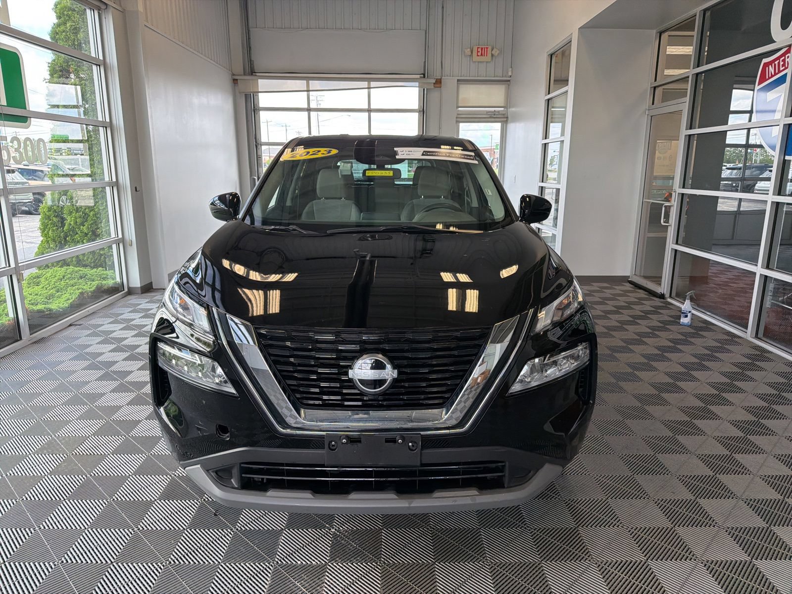 Used 2023 Nissan Rogue SV AWD/4WD image 2