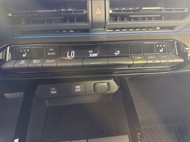 Used 2025 Toyota Prius XLE AWD/4WD image 22