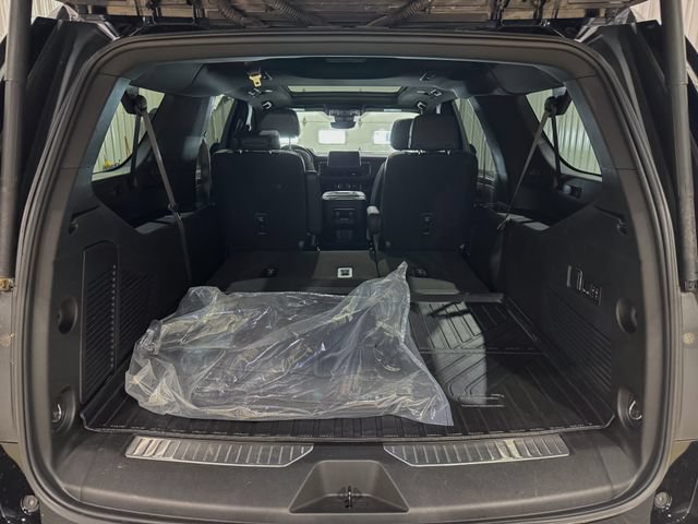 Used 2023 Chevrolet Suburban High Country AWD/4WD image 6
