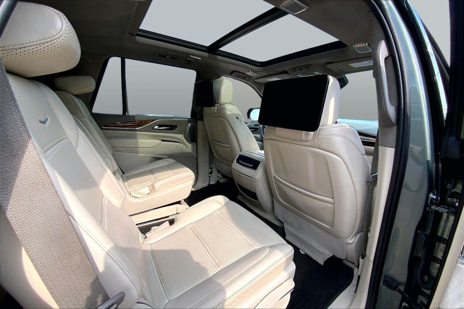 Used 2023 Cadillac Escalade Sport Platinum w/ LPO, ONYX Package AWD/4WD image 19