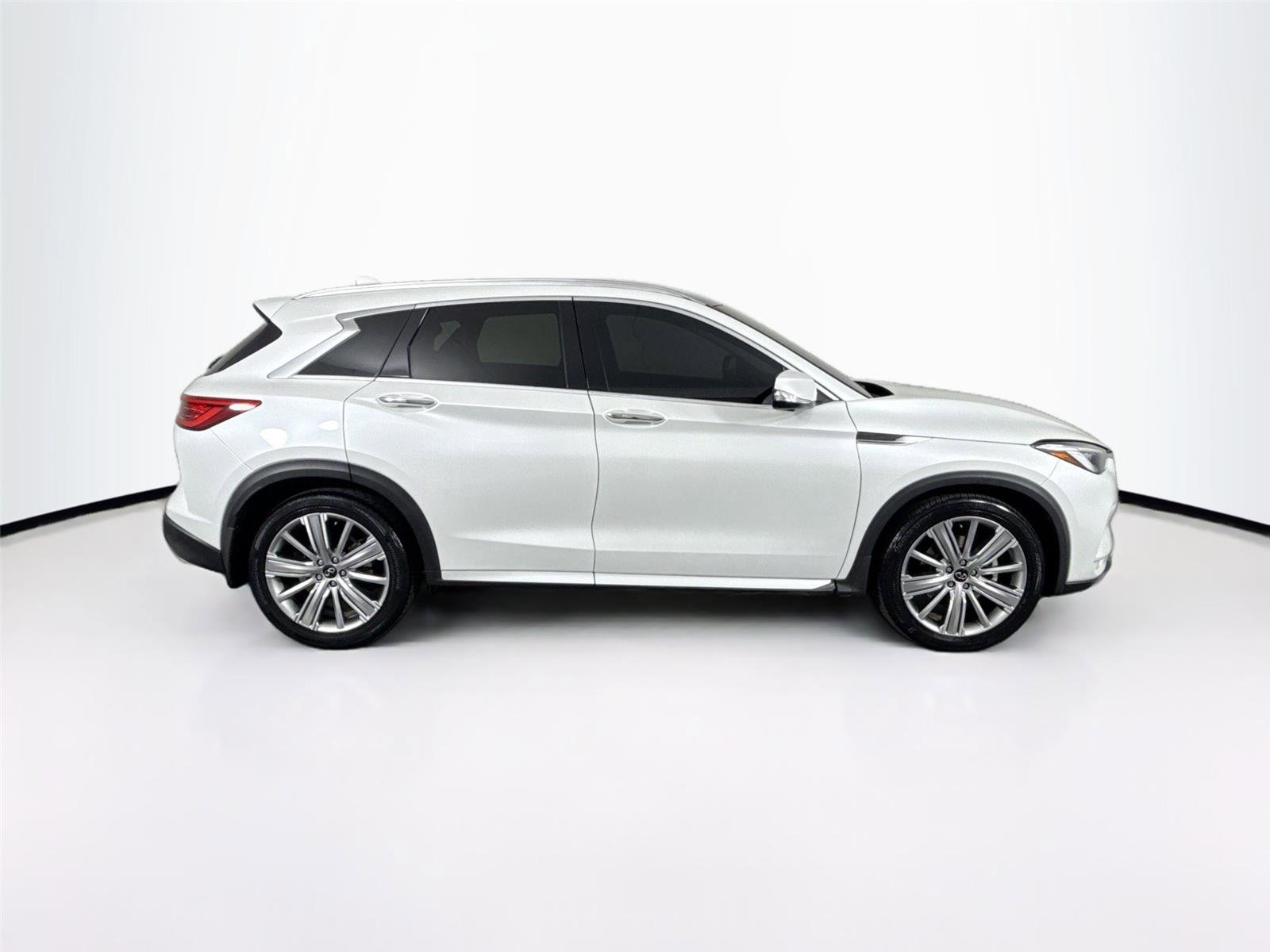 Used 2023 INFINITI QX50 Sensory image 11
