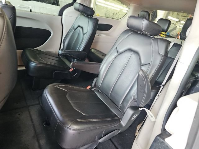 Used 2023 Chrysler Pacifica Touring-L FWD image 14